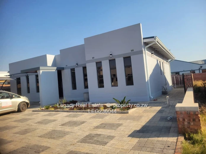 Executive Solar-Powered 5-Bedroom Cluster Home for Rent in Greendale,