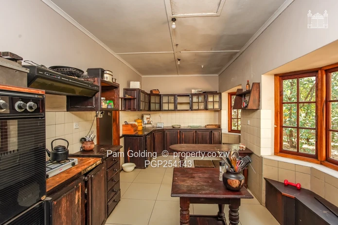 Character Home in Rolf Valley  (Sole Mandate)