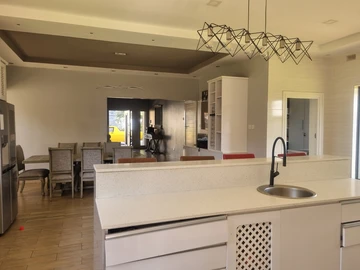 6 Bedroom House