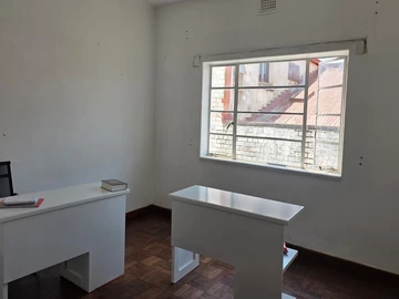 2 Bedroom Flat & Apartment