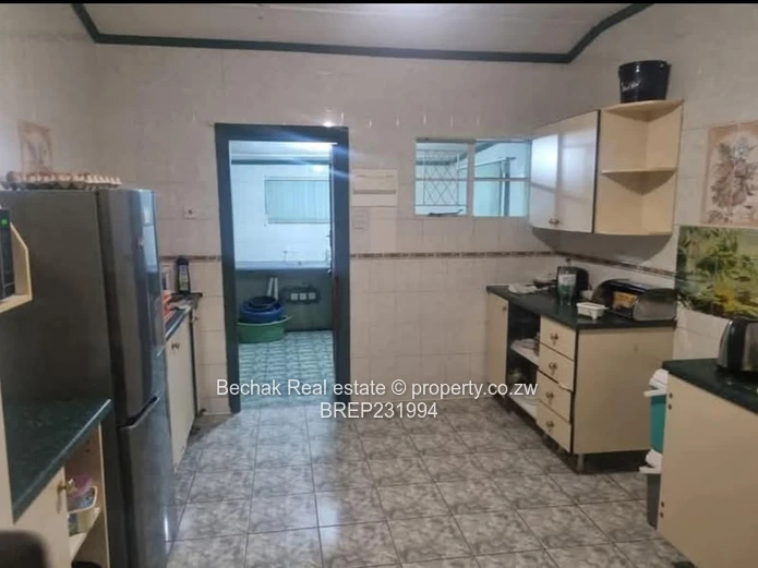 Family Home in Famona — 3BR, Pool & Borehole on 1800m²