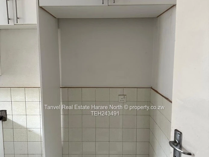 Avenues, duplex flat,3beds,kitchen, lounge and dining. Mes.Mazowe and Chinamano. 1300usd: Mazowe and