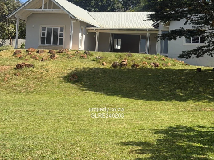 Helensvale 3-Bed Home, Light Hallway, 1.81ha & Borehole