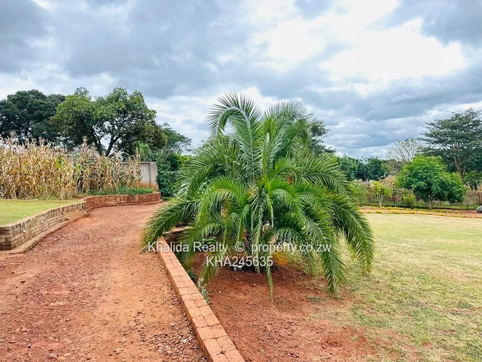 Gletwin Stand With A 3 Bedroomed Cottage For Sale