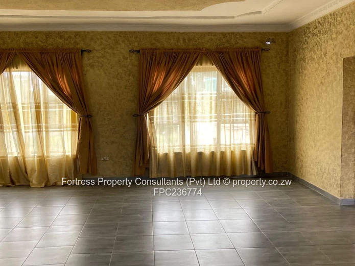 Solid Golden Oldie – 5-Bedroom Double-Storey Home for Rent in The Grange 