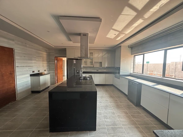 6 Bedroom House