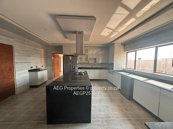 6 Bed House To Rent In Gletwyn 