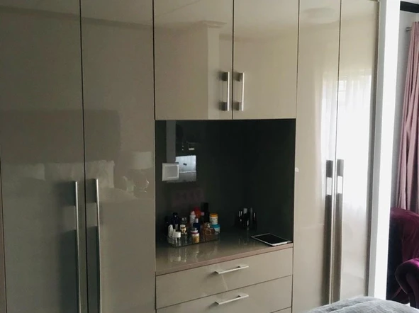 3 Bedroom Flat & Apartment
