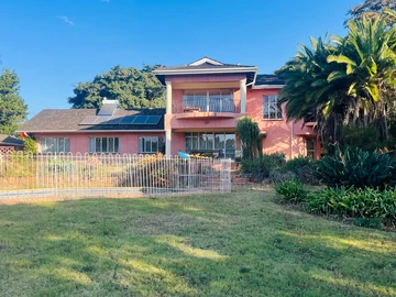 Family home close to Chisipite school 