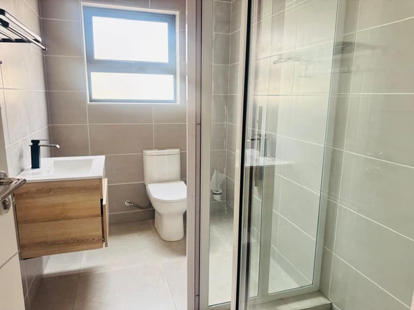 3 Bedroom Flat & Apartment