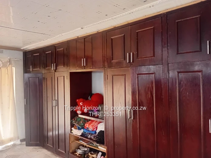Ballantyne Park: 5-Bed Family Home with Pool & Borehole