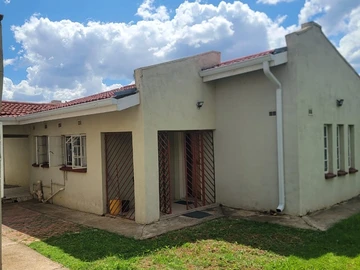 2 Bedroom Flat & Apartment