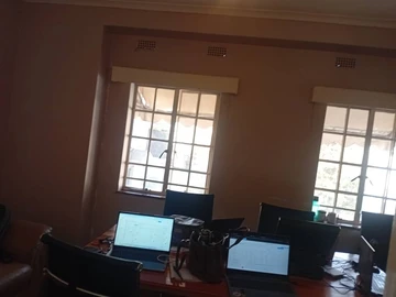 2 Bedroom Flat & Apartment