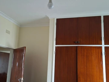 2 Bedroom Flat & Apartment