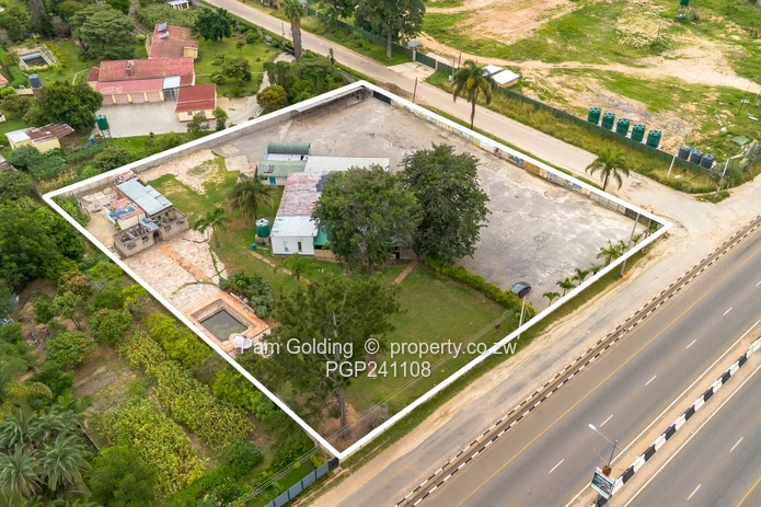 Commercial building for sale