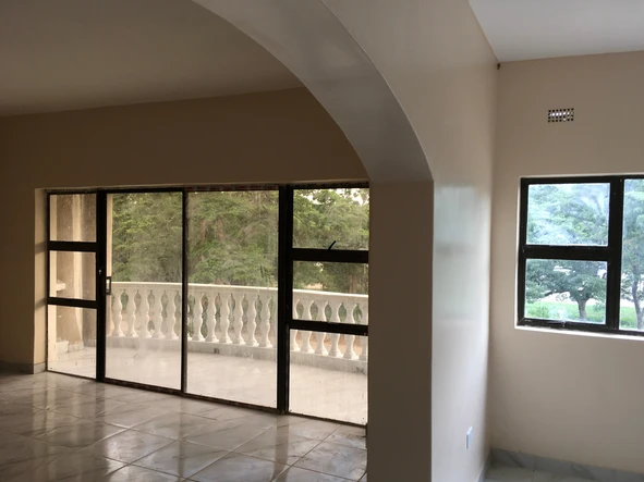 3 Bedroom Flat & Apartment