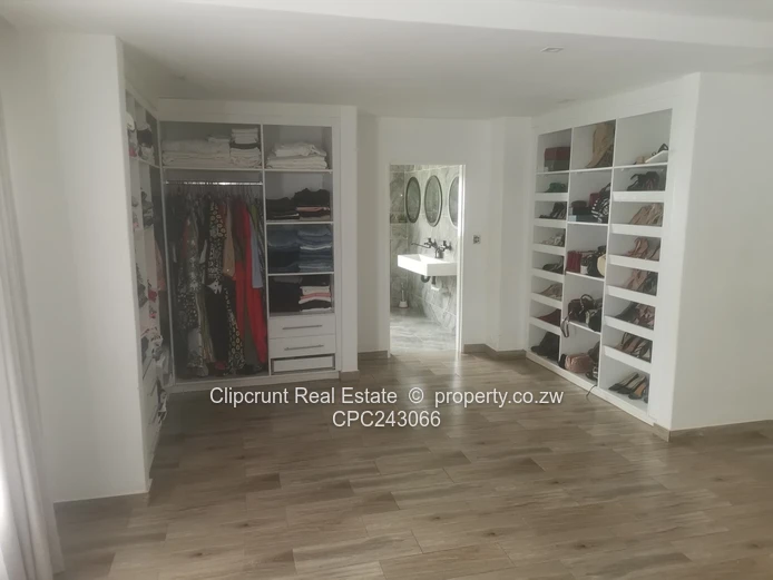 Ashdown Park - Neat and Modern House For Sale