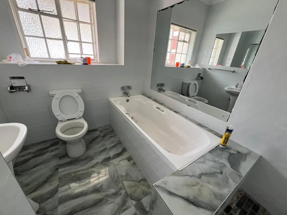 2 Bedroom Flat & Apartment