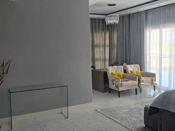 6 Bedroom House