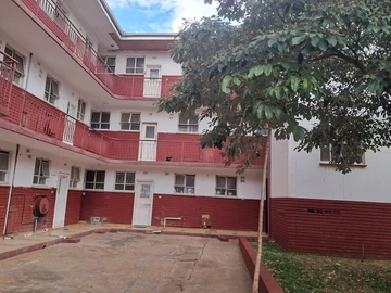 2 Bedroom Flat & Apartment