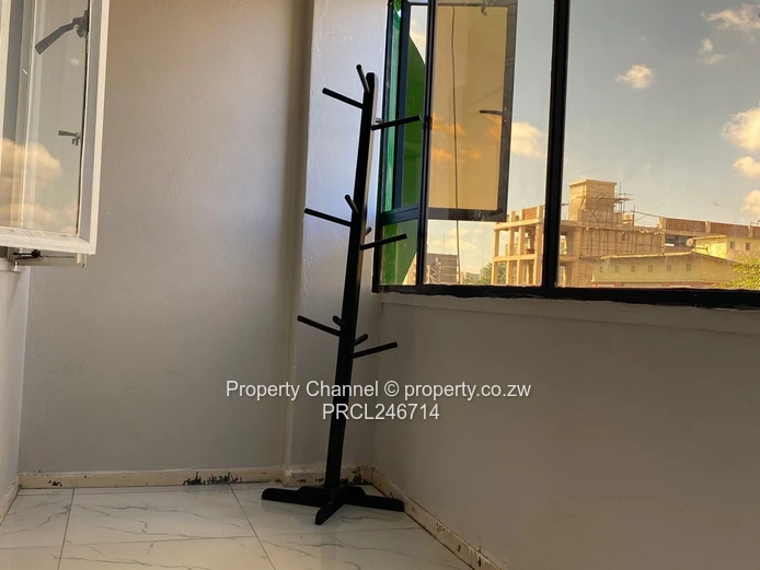 Modern 1-Bedroom Apartment To Let – Avenues