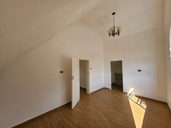 3 Bedroom Flat & Apartment