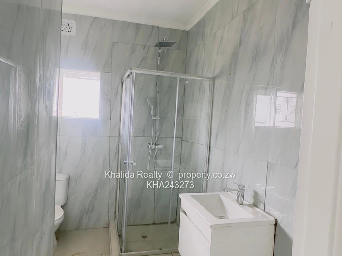 Modern 4-Bedroom House Plus 2 bed cottage For Rent in Mabelreign