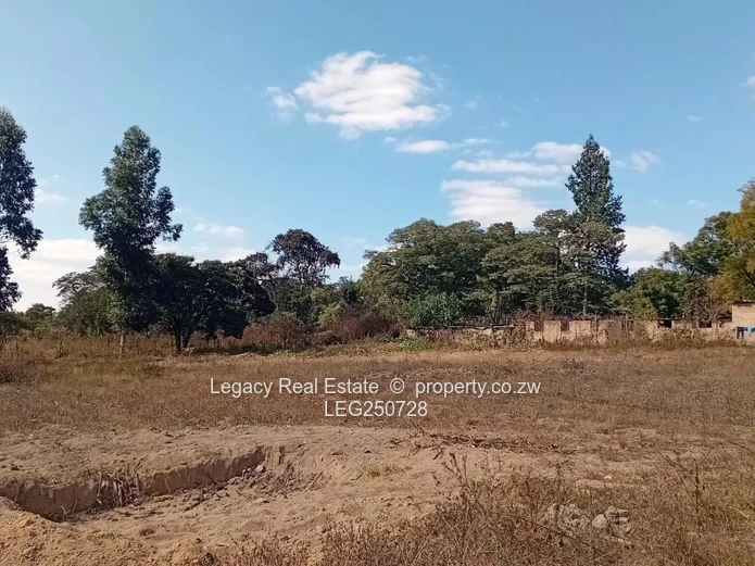 Gated 10.3ha Farm with Barn, Dam & Gravel Road - Marondera
