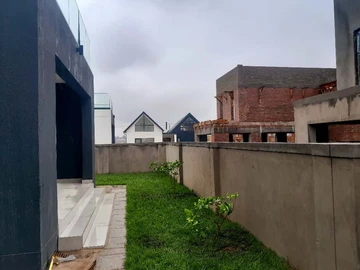 4 Bedroom Garden Flat