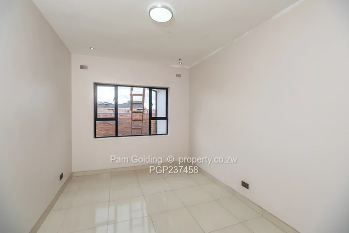 Modern 4 Bedroom home with a prolific borehole