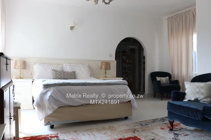 5 Bedroom Signature Residence in Helensvale