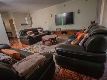 6 Bedroom House
