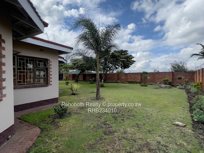 3 Bedroom for Rent in Milton park (Sole Mandate)