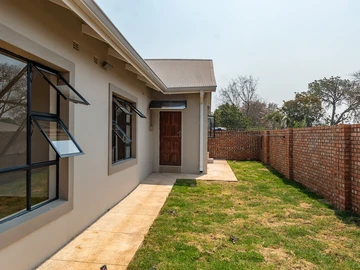 3 Bedroom Flat & Apartment