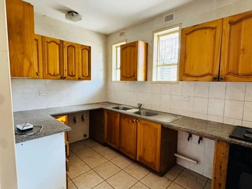 2 Bedroom Flat & Apartment