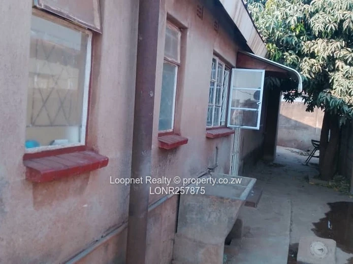 Tiled 4-Bed House in Warren Park – Borehole Included (Sole Mandate)