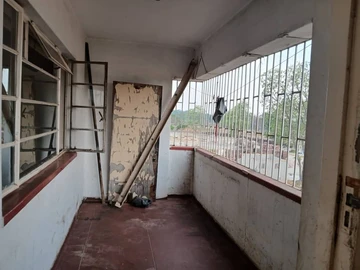 2 Bedroom Flat & Apartment