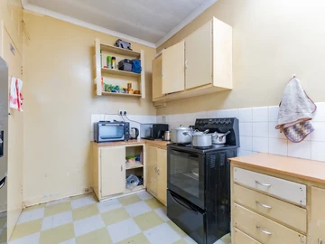 2 Bedroom Flat & Apartment
