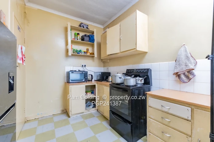 Immaculate Apartment, Ideal Location (Sole Mandate)