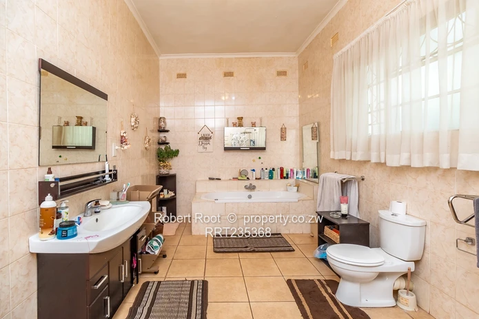 Spacious 6-Bedroom Family Home opposite Chisipite Snr School – Chisipite