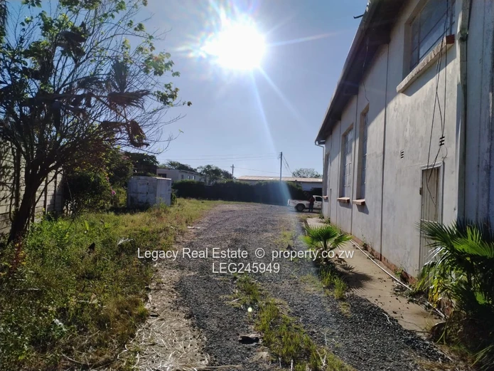 Gweru Central Commercial Property With Expansion Potential,High Clearance Industrial Property Deed.