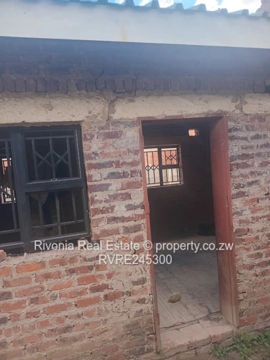 4-Bed Incomplete Brick House on 400m² - Tynwald north