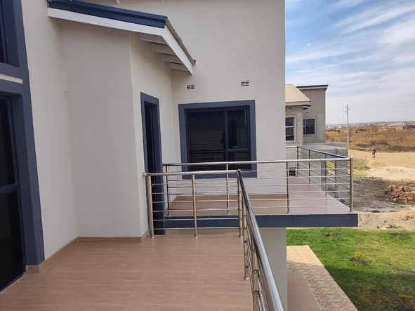4 Bedroom Flat & Apartment