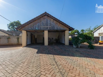 6 Bedroom House