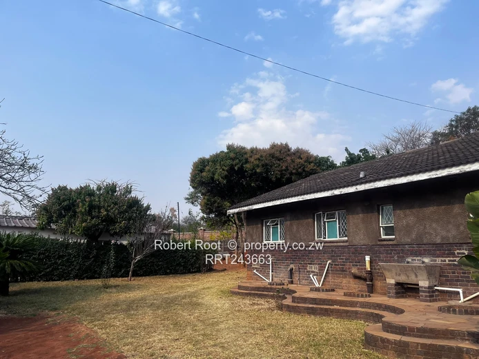 2 bed cottage in Helensvale