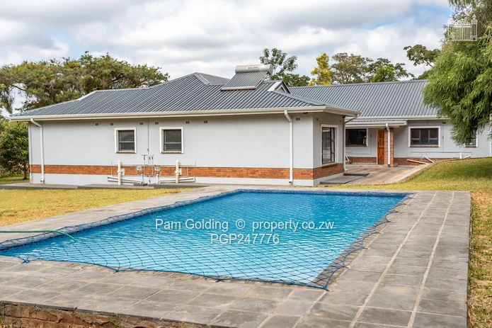 Beautiful Modern Family Home in Helensvale