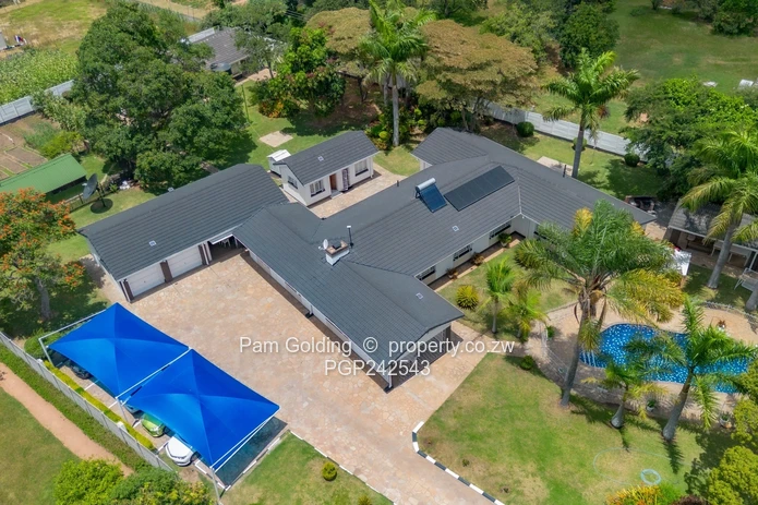 The Complete Family Estate In The Heart Of Greengrove (Sole Mandate)