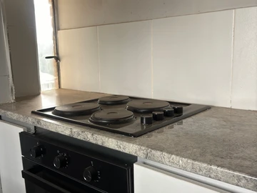 2 Bedroom Flat & Apartment