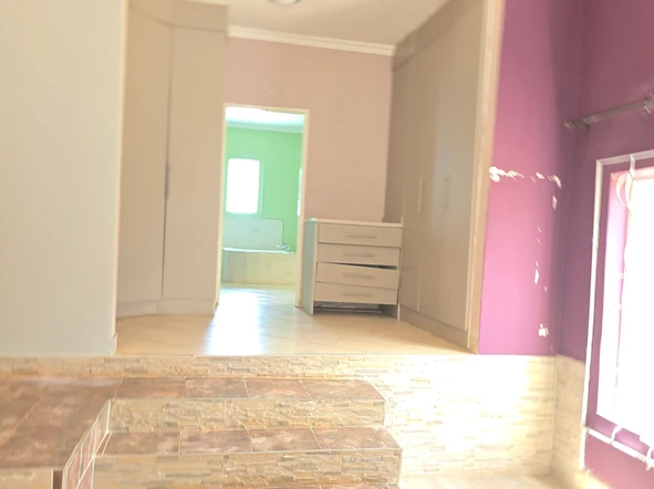 3 Bedroom Flat & Apartment