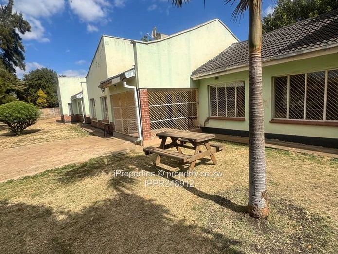 Golden Oldie Modern 5-Bedroom Home – Marlborough